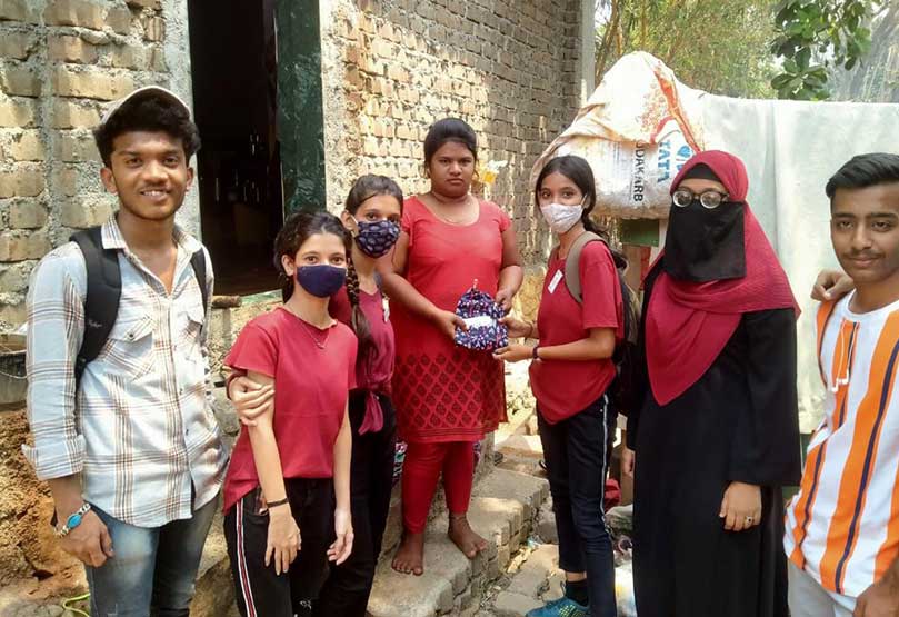 distributed hygienic reusable sanitary napkins